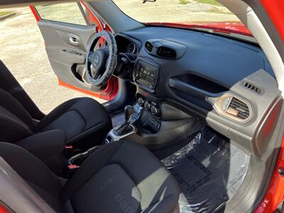 2017 Jeep Renegade Latitude - Photo 18 - Springfield, IL 62702
