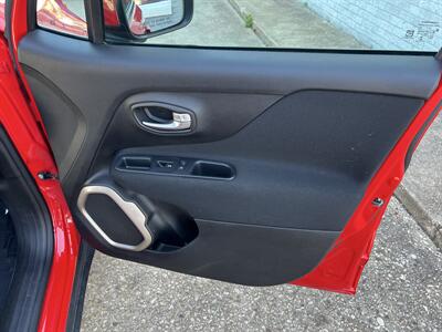 2017 Jeep Renegade Latitude - Photo 19 - Springfield, IL 62702