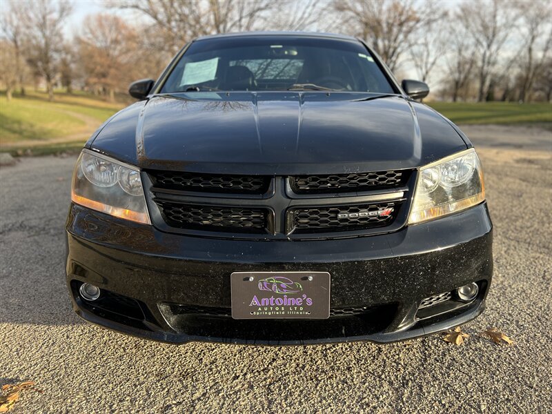 2014 Dodge Avenger R/T photo 2