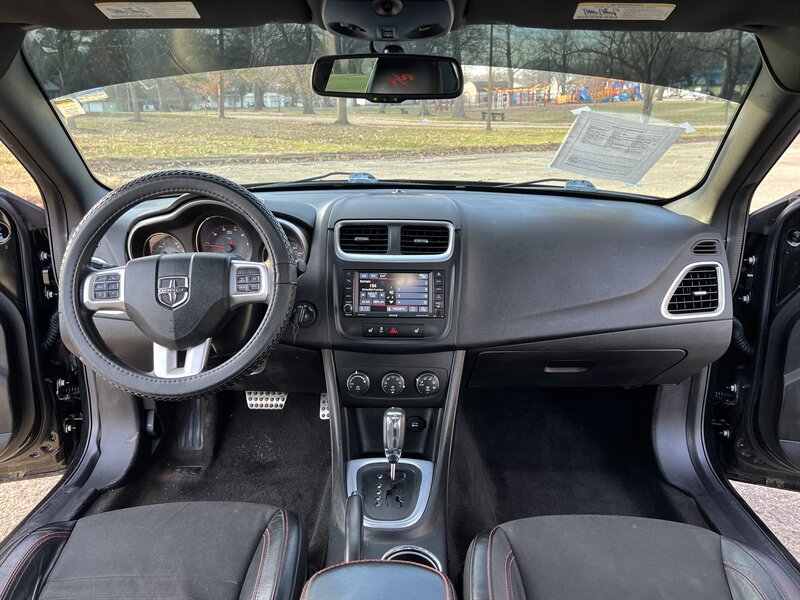 2014 Dodge Avenger R/T photo 24