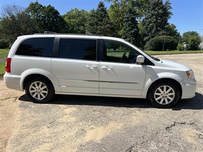 2014 Chrysler Town and Country Touring   - Photo 8 - Springfield, IL 62702
