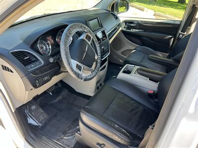 2014 Chrysler Town and Country Touring   - Photo 14 - Springfield, IL 62702
