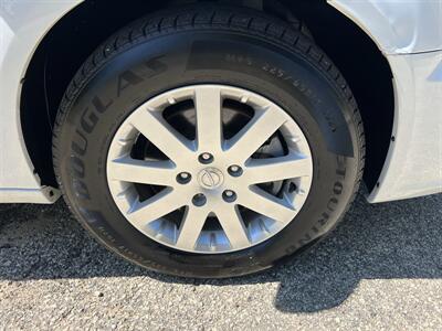 2014 Chrysler Town and Country Touring   - Photo 10 - Springfield, IL 62702