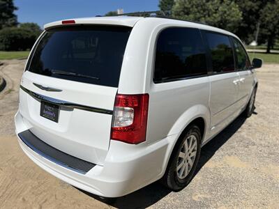 2014 Chrysler Town and Country Touring   - Photo 7 - Springfield, IL 62702