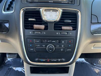 2014 Chrysler Town and Country Touring   - Photo 25 - Springfield, IL 62702