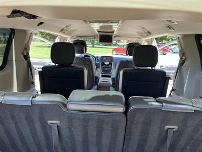 2014 Chrysler Town and Country Touring   - Photo 21 - Springfield, IL 62702
