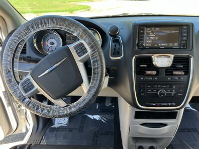 2014 Chrysler Town and Country Touring   - Photo 23 - Springfield, IL 62702