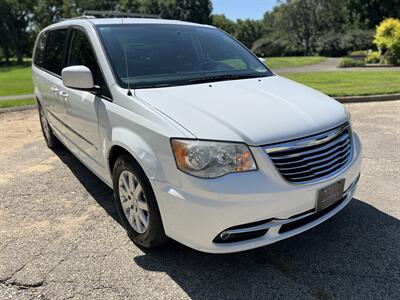 2014 Chrysler Town and Country Touring   - Photo 9 - Springfield, IL 62702