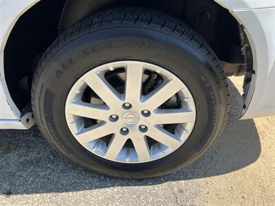 2014 Chrysler Town and Country Touring   - Photo 12 - Springfield, IL 62702