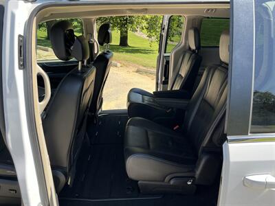 2014 Chrysler Town and Country Touring   - Photo 16 - Springfield, IL 62702