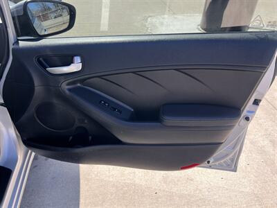 2018 Kia Forte LX   - Photo 19 - Springfield, IL 62702