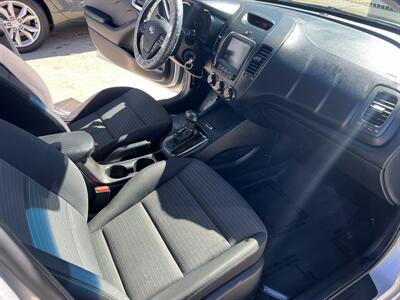 2018 Kia Forte LX   - Photo 18 - Springfield, IL 62702
