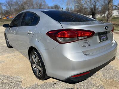2018 Kia Forte LX   - Photo 5 - Springfield, IL 62702
