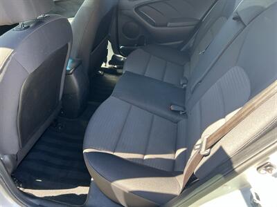 2018 Kia Forte LX   - Photo 16 - Springfield, IL 62702