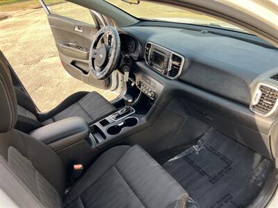 2017 Kia Sportage LX - Photo 18 - Springfield, IL 62702