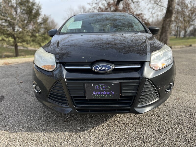 2012 Ford Focus SE photo 2