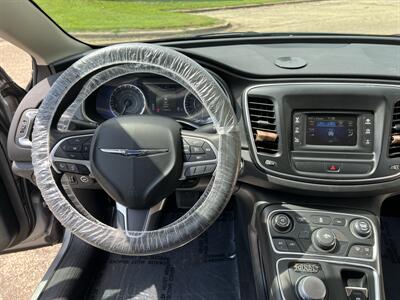 2016 Chrysler 200 Limited Platinum - Photo 23 - Springfield, IL 62702