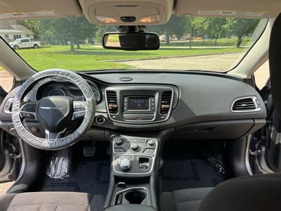 2016 Chrysler 200 Limited Platinum - Photo 22 - Springfield, IL 62702