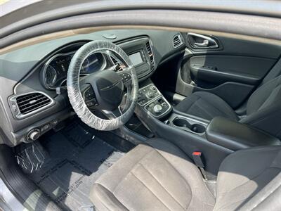 2016 Chrysler 200 Limited Platinum - Photo 14 - Springfield, IL 62702