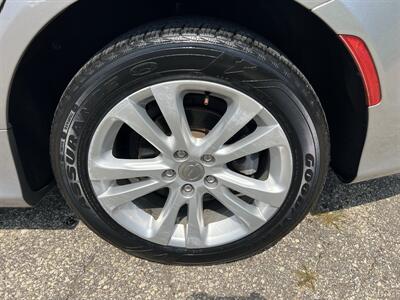 2016 Chrysler 200 Limited Platinum - Photo 12 - Springfield, IL 62702