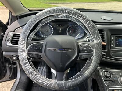 2016 Chrysler 200 Limited Platinum - Photo 27 - Springfield, IL 62702
