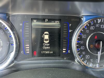 2016 Chrysler 200 Limited Platinum - Photo 29 - Springfield, IL 62702