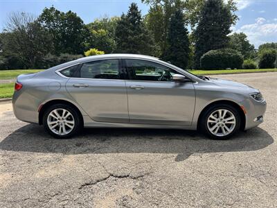 2016 Chrysler 200 Limited Platinum - Photo 8 - Springfield, IL 62702