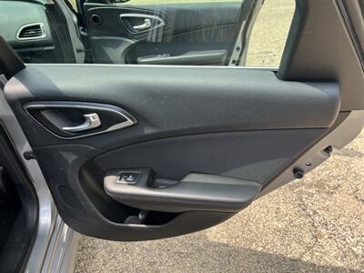 2016 Chrysler 200 Limited Platinum - Photo 21 - Springfield, IL 62702