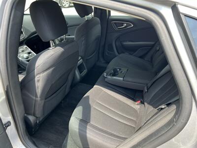 2016 Chrysler 200 Limited Platinum - Photo 16 - Springfield, IL 62702