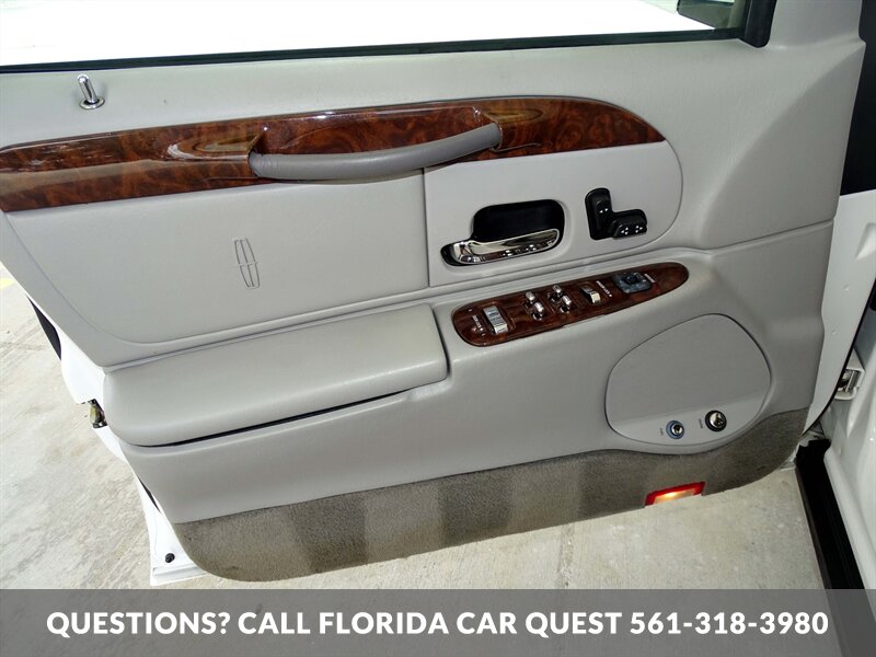 2002 Lincoln Town Car Executive   - Photo 39 - West Palm Beach, FL 33411