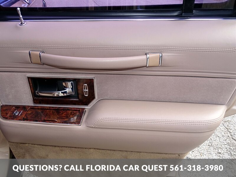 1992 Lincoln Town Car Signature   - Photo 37 - West Palm Beach, FL 33411