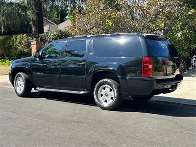 2011 Chevrolet Suburban LT   - Photo 13 - Valley Village, CA 91607