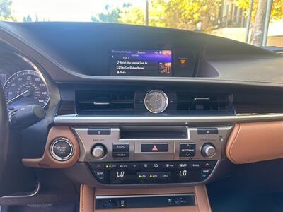 2018 Lexus ES 350   - Photo 26 - Valley Village, CA 91607