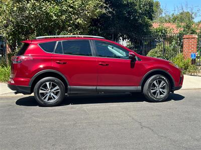 2018 Toyota RAV4 XLE   - Photo 11 - Valley Village, CA 91607