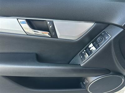 2010 Mercedes-Benz C 300 Luxury   - Photo 21 - Valley Village, CA 91607