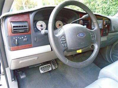 2005 Ford F-250 Super Duty Lariat   - Photo 28 - Valley Village, CA 91607