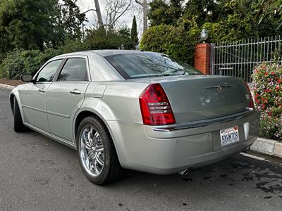 2006 Chrysler 300 C   - Photo 17 - Valley Village, CA 91607