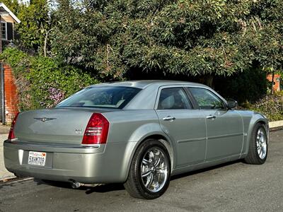 2006 Chrysler 300 C   - Photo 10 - Valley Village, CA 91607