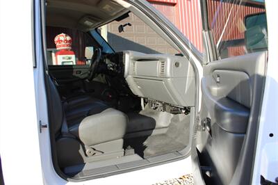 2005 Chevrolet Silverado 2500 Work Truck 2dr Standard Cab Work Truck   - Photo 27 - Maxwell, IN 46154