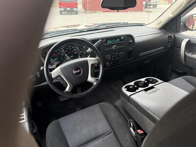 2010 GMC Sierra 1500 SLE   - Photo 10 - Shirley, IN 47384