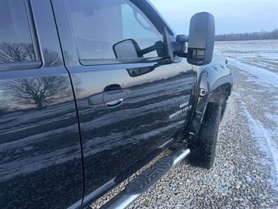 2009 GMC Sierra 2500 SLE - Photo 17 - Shirley, IN 47384