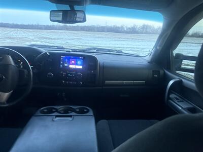 2009 GMC Sierra 2500 SLE - Photo 13 - Shirley, IN 47384