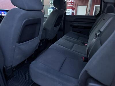 2009 GMC Sierra 2500 SLE - Photo 20 - Shirley, IN 47384