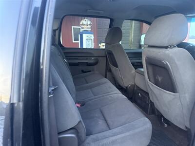 2009 GMC Sierra 2500 SLE - Photo 9 - Shirley, IN 47384