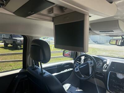 2012 Chrysler Town & Country Touring   - Photo 12 - Shirley, IN 47384