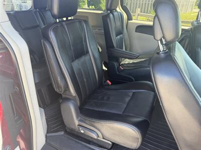 2012 Chrysler Town & Country Touring   - Photo 10 - Shirley, IN 47384
