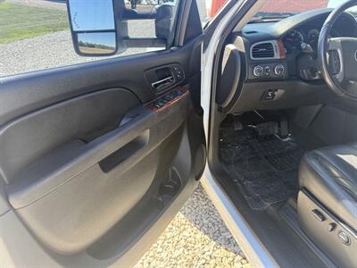 2011 Chevrolet Silverado 3500 LTZ   - Photo 14 - Shirley, IN 47384