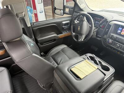 2017 Chevrolet Silverado 3500 LTZ   - Photo 13 - Shirley, IN 47384