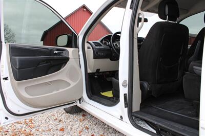 2014 Dodge Grand Caravan SXT   - Photo 28 - Maxwell, IN 46154