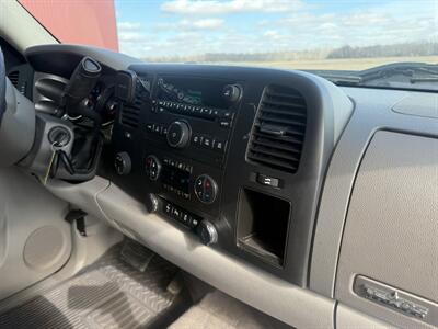 2013 GMC Sierra 2500 SLE   - Photo 11 - Shirley, IN 47384